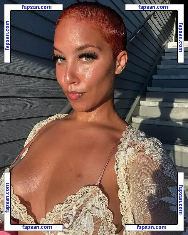 izzypaigee nude photo #0005 from OnlyFans