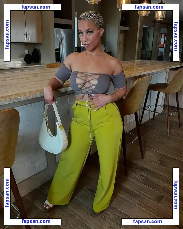 izzypaigee nude photo #0006 from OnlyFans