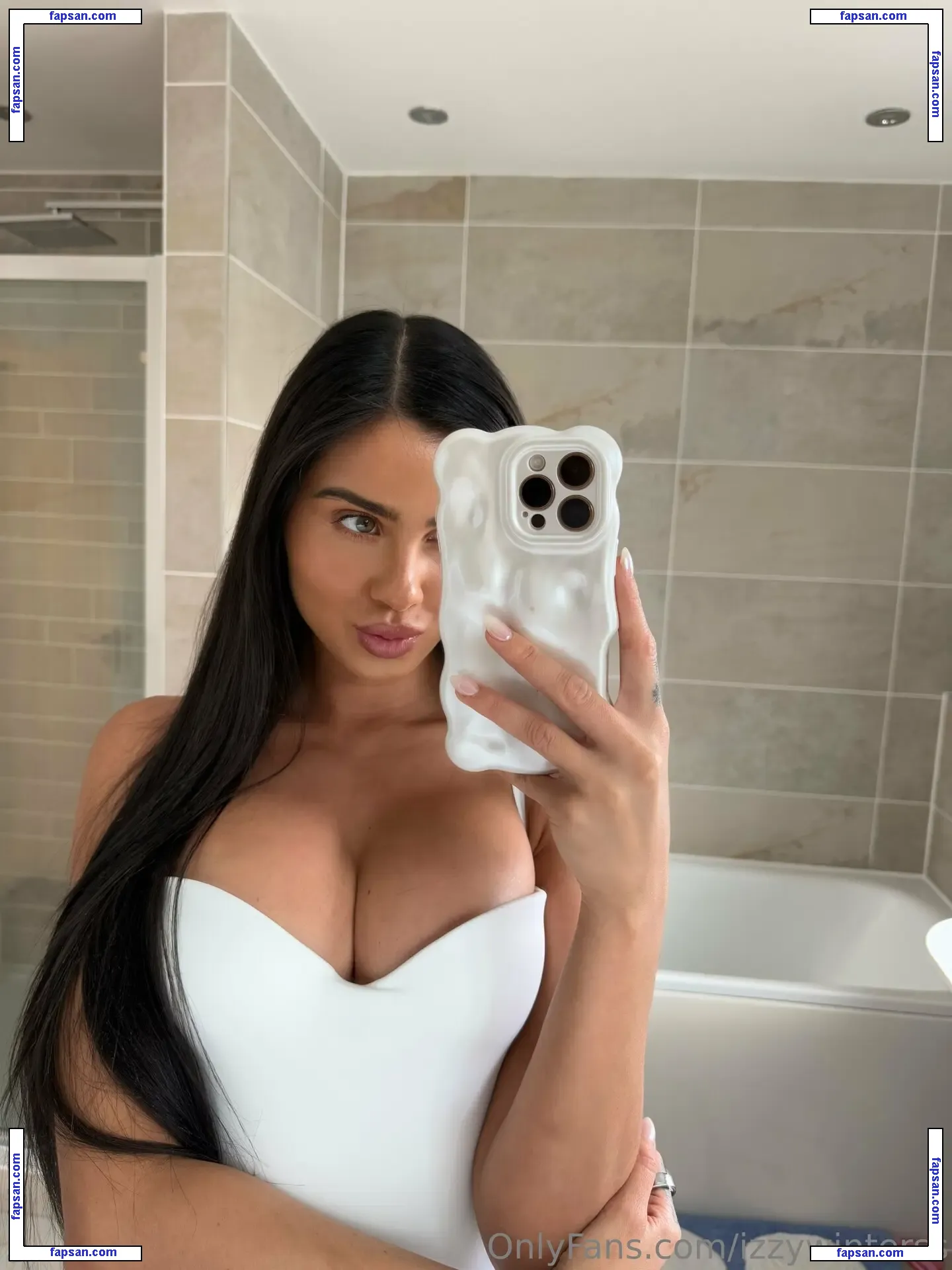 izzywinterss nude photo #0016 from OnlyFans