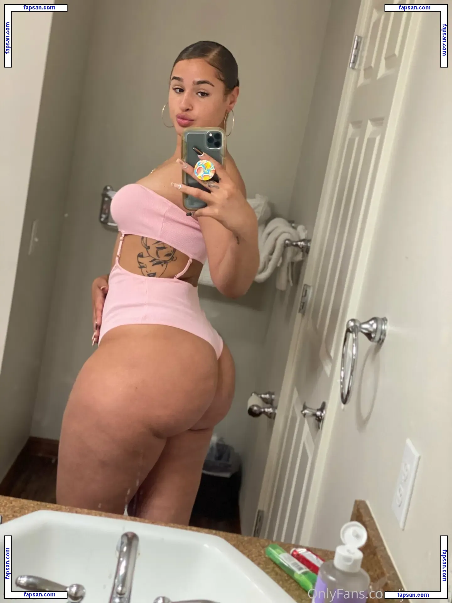 janaevic nude photo #0005 from OnlyFans