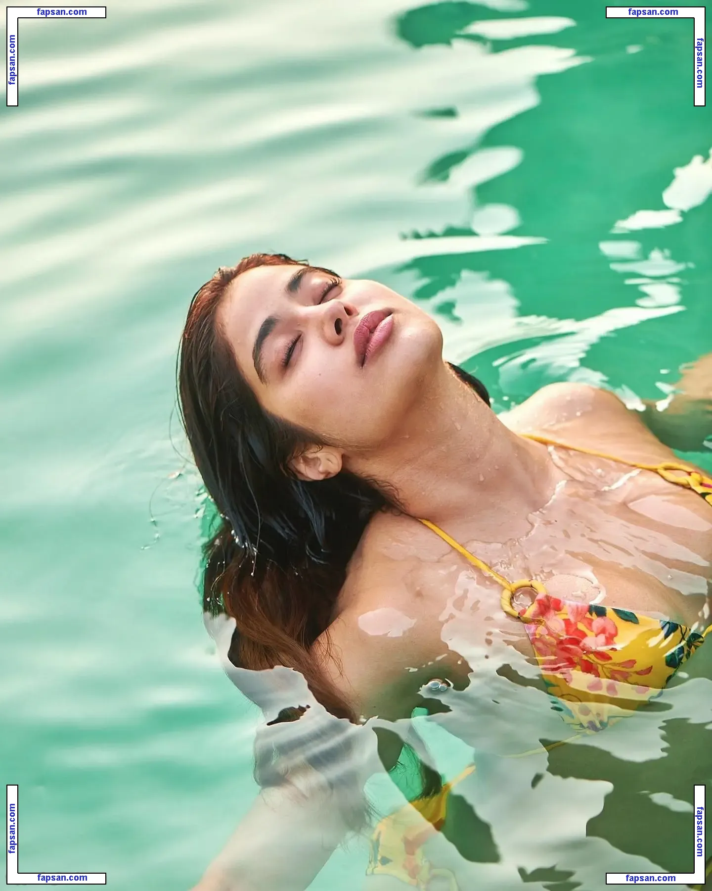 Janhvi Kapoor nude photo #0007 from OnlyFans