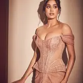 janhvikapoor голая #0002