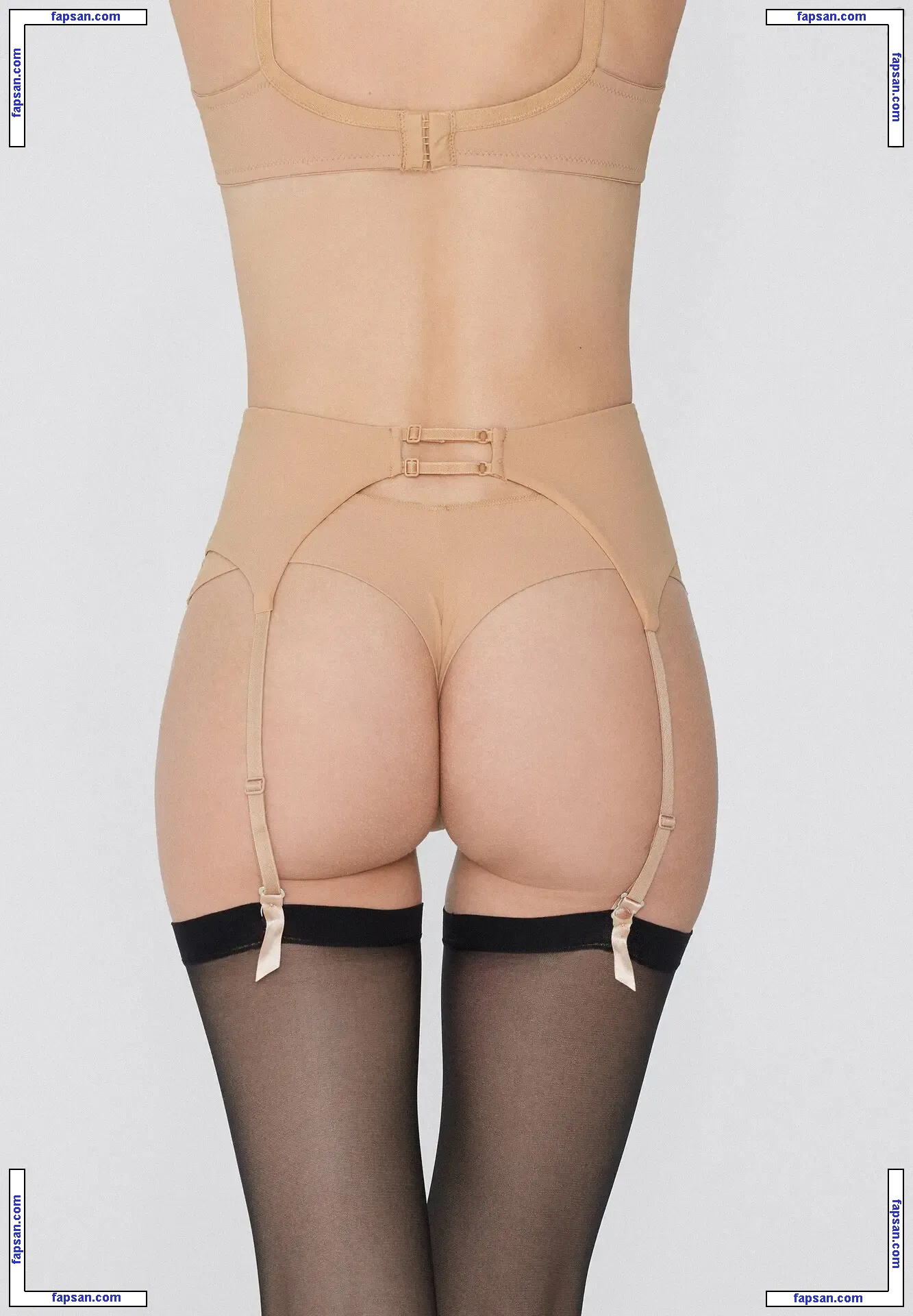 jarretelles nude photo #0003 from OnlyFans