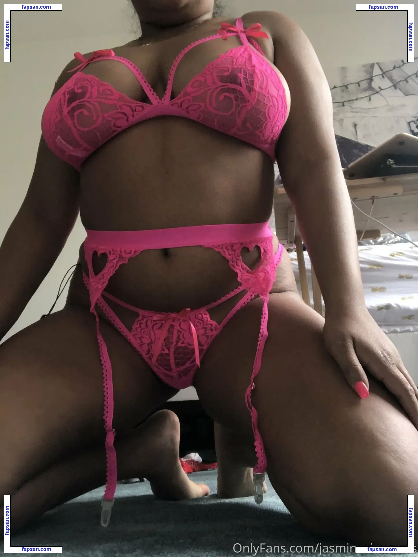 jasminesimmons nude photo #0010 from OnlyFans