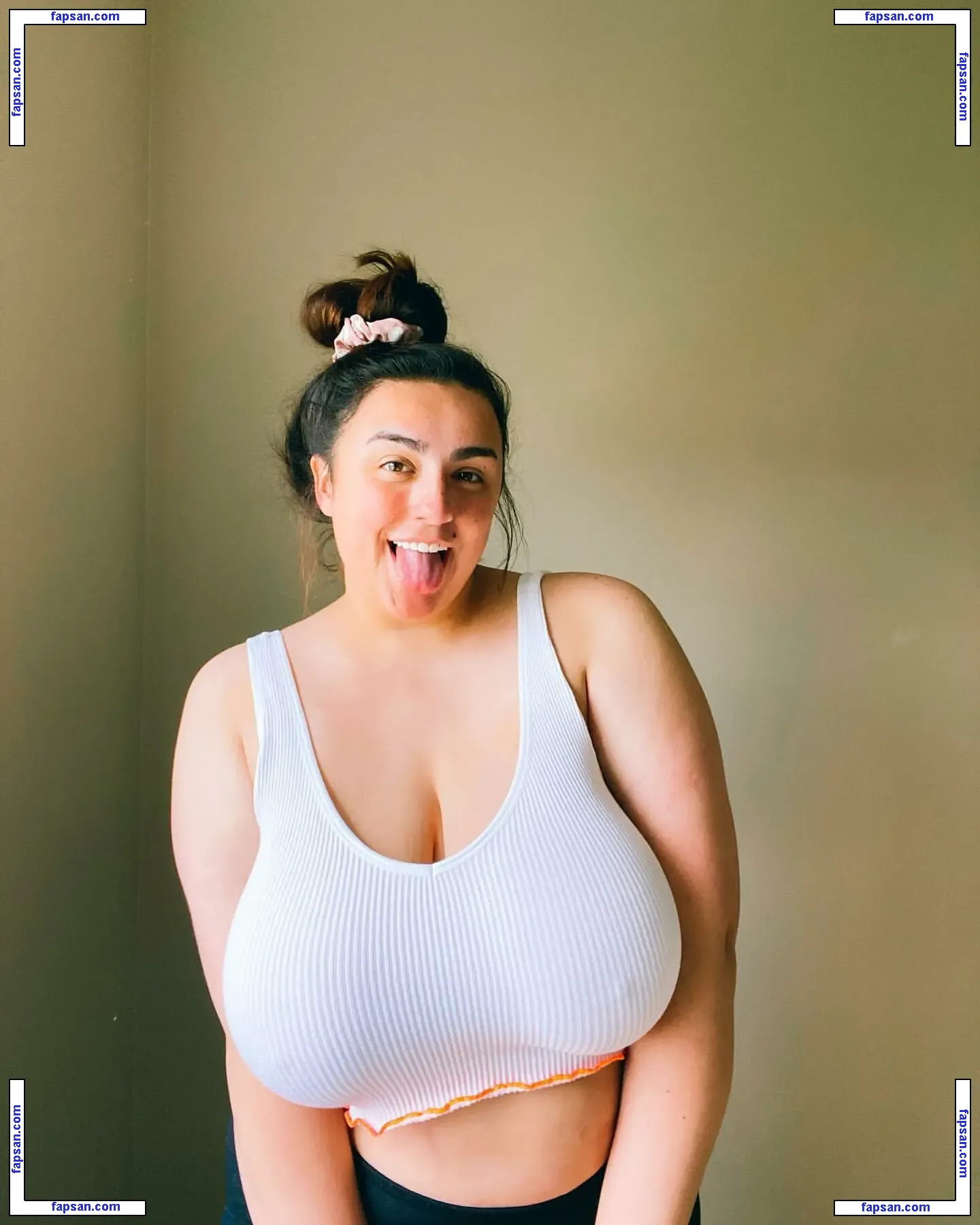 Jazminealeahh nude photo #0033 from OnlyFans