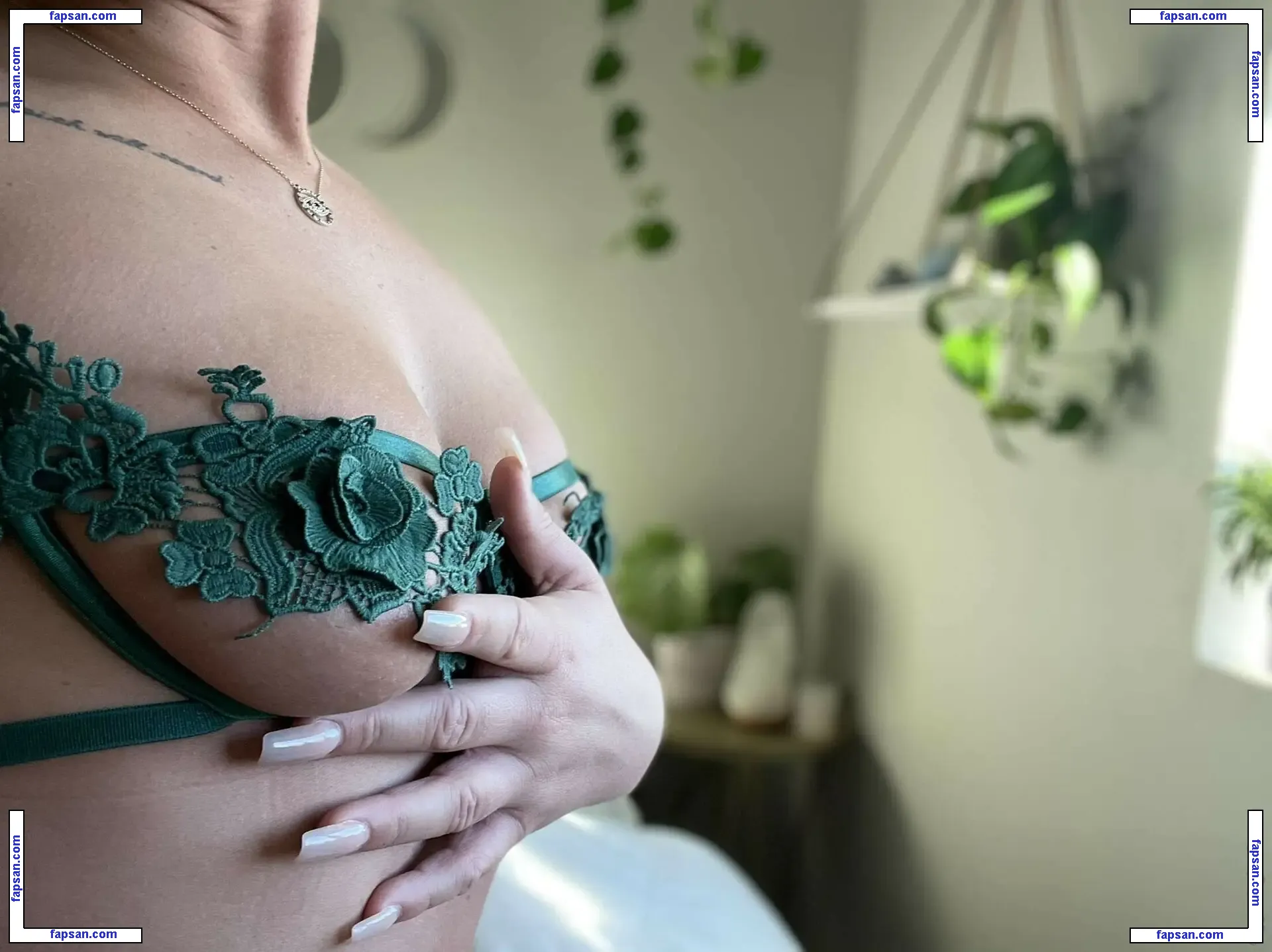 Jen Lowrie nude photo #0001 from OnlyFans