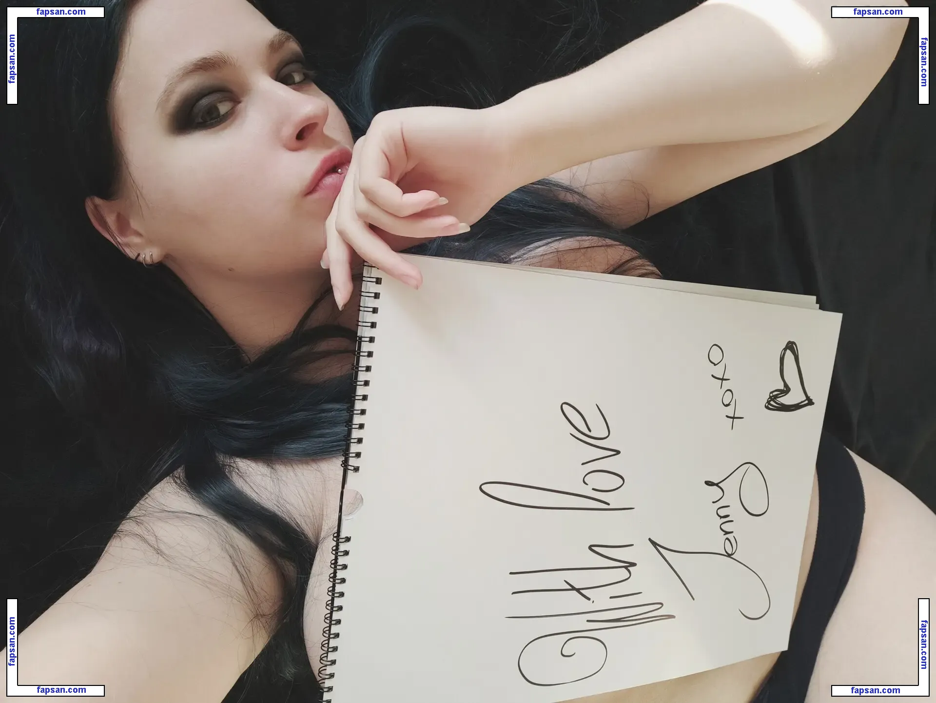 Jennybiatch nude photo #0003 from OnlyFans