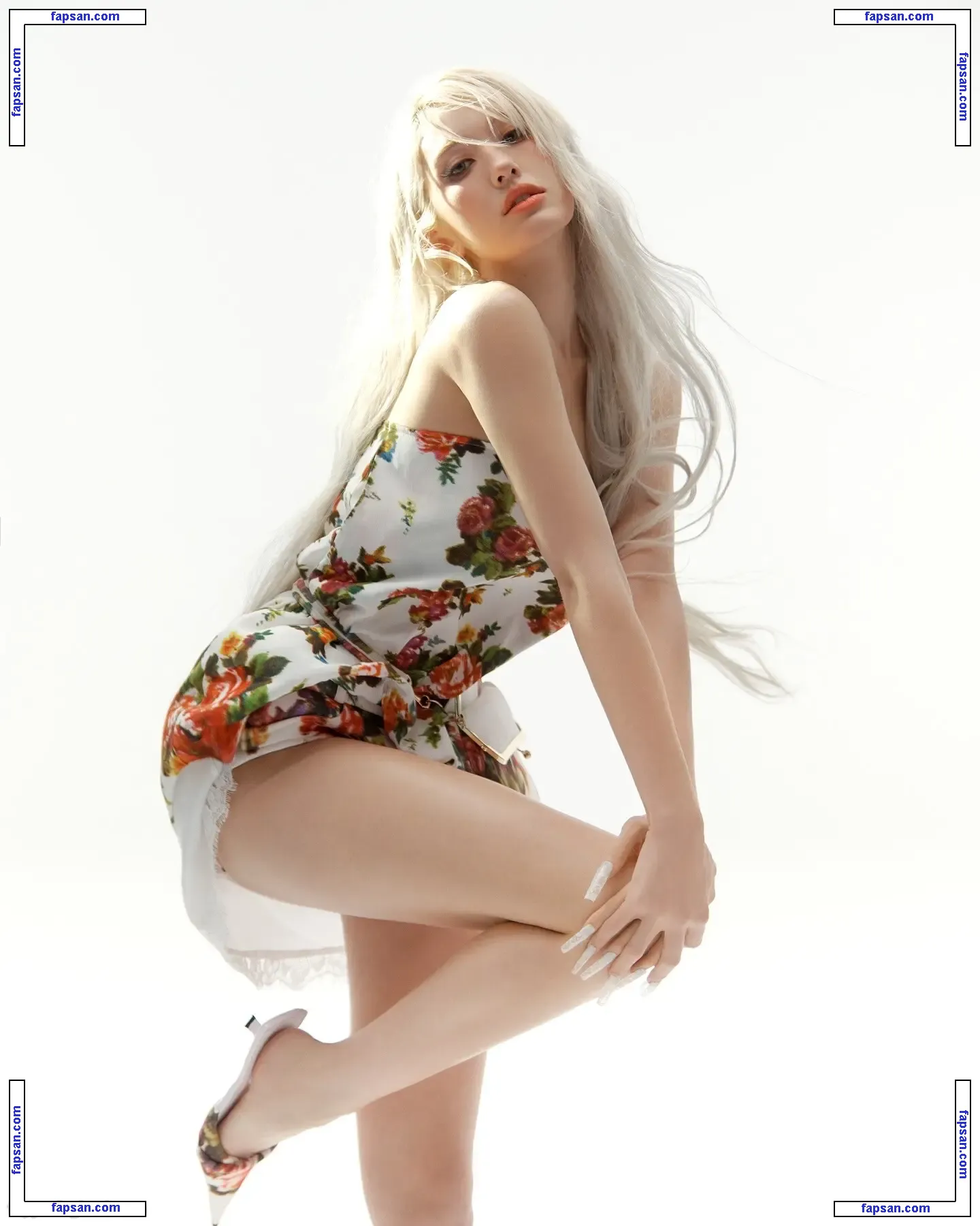 Jeon Somi nude photo #0209 from OnlyFans