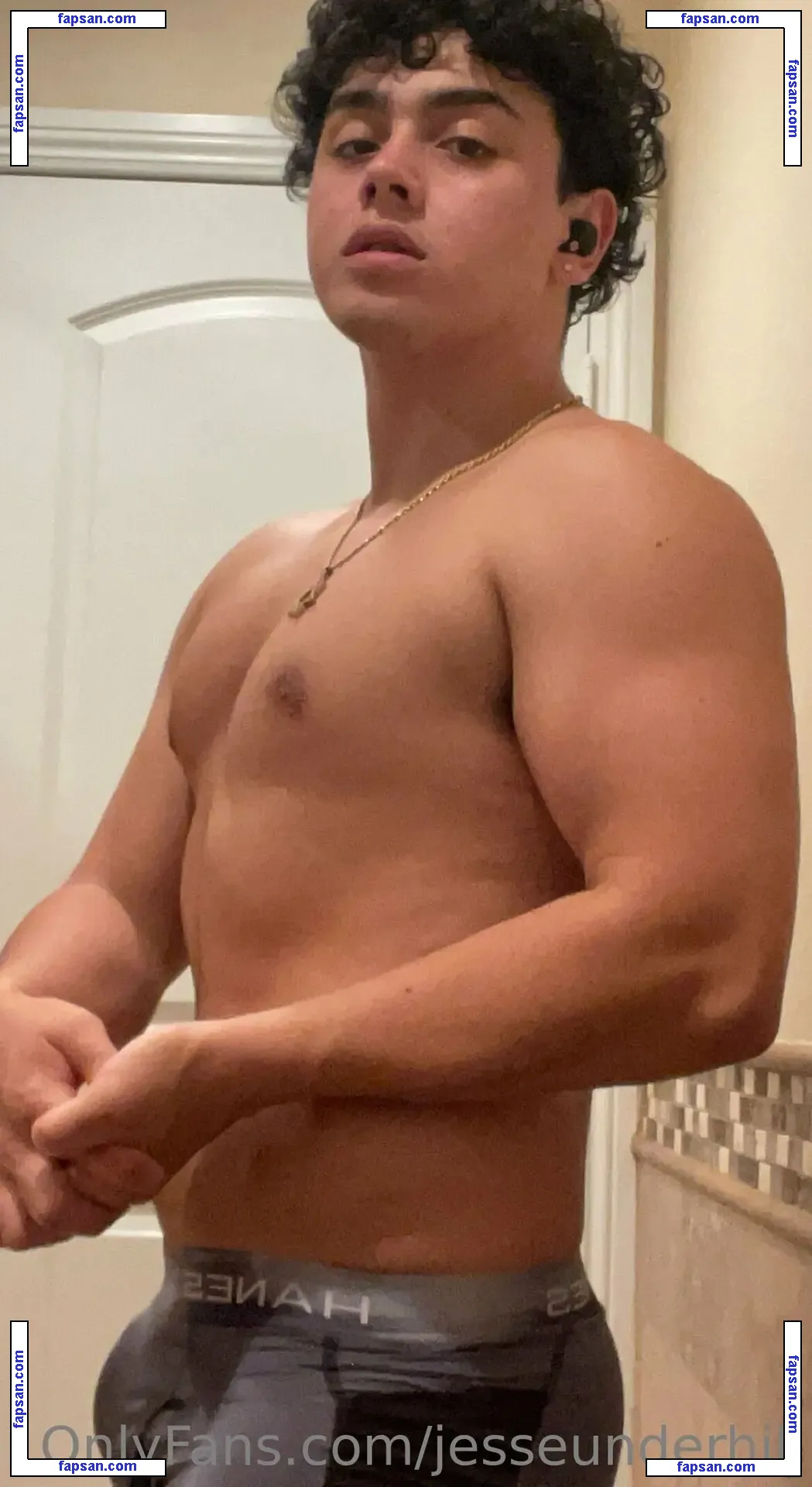 jesseunderhill nude photo #0030 from OnlyFans