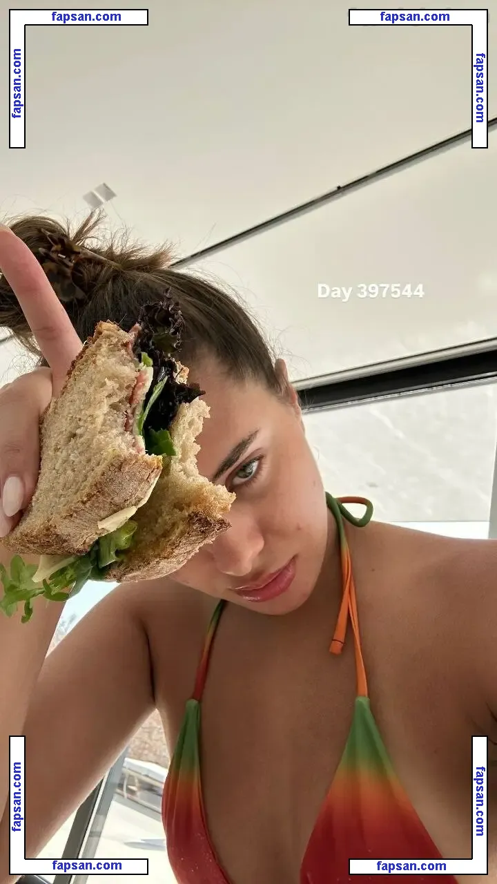 Jessicvpimentel nude photo #0002 from OnlyFans