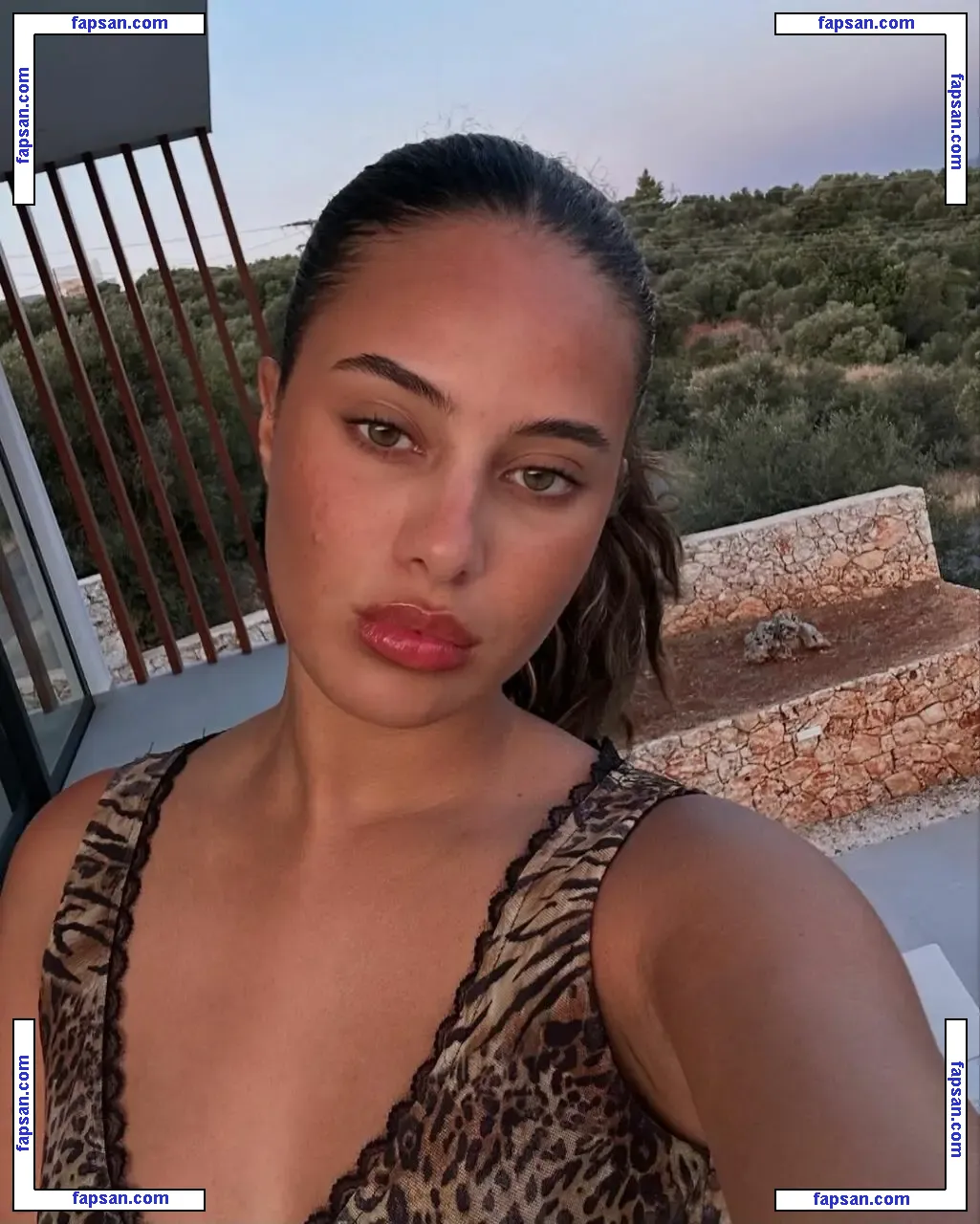 Jessicvpimentel nude photo #0005 from OnlyFans