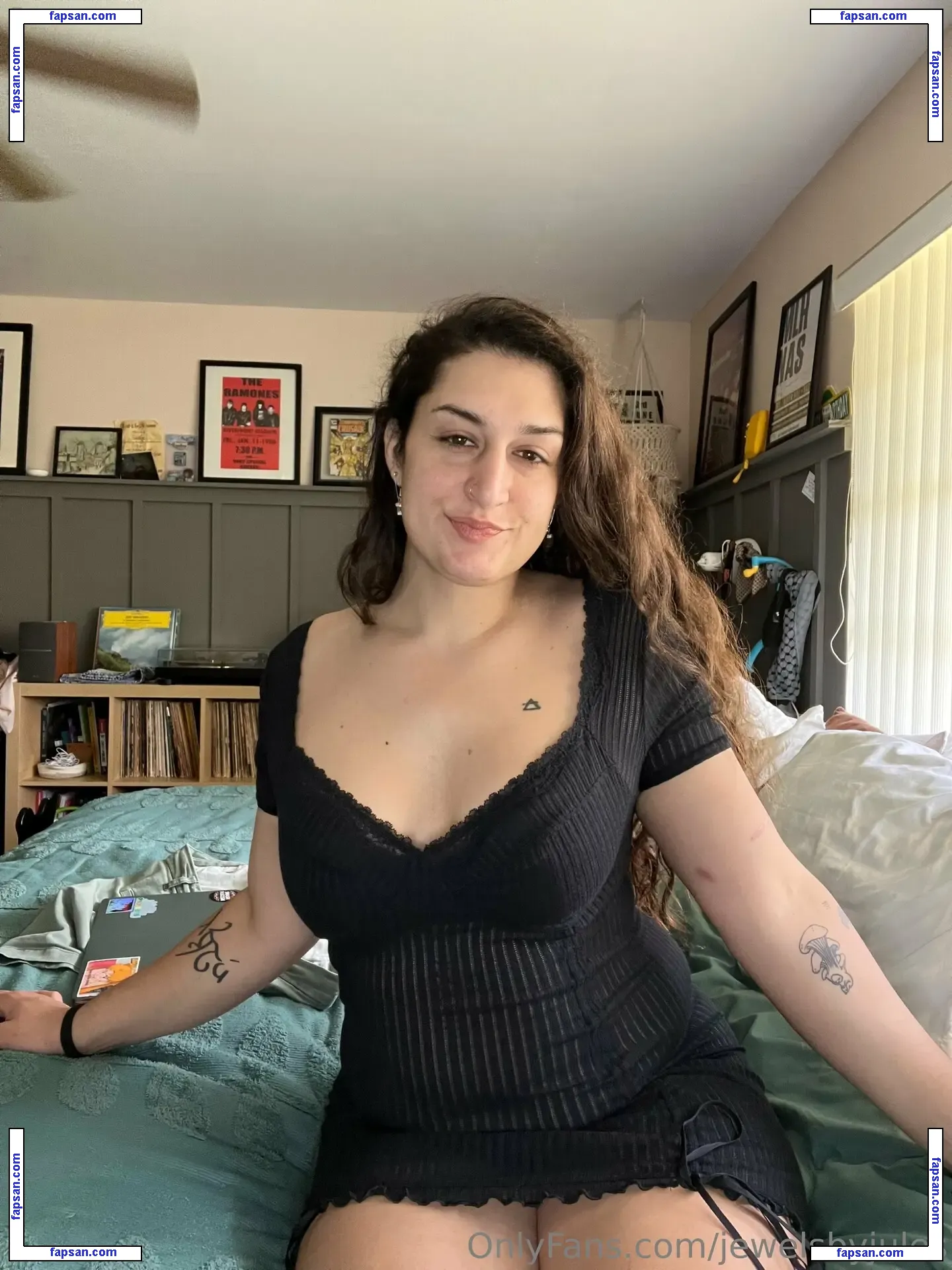 jewelsbyjules nude photo #0002 from OnlyFans