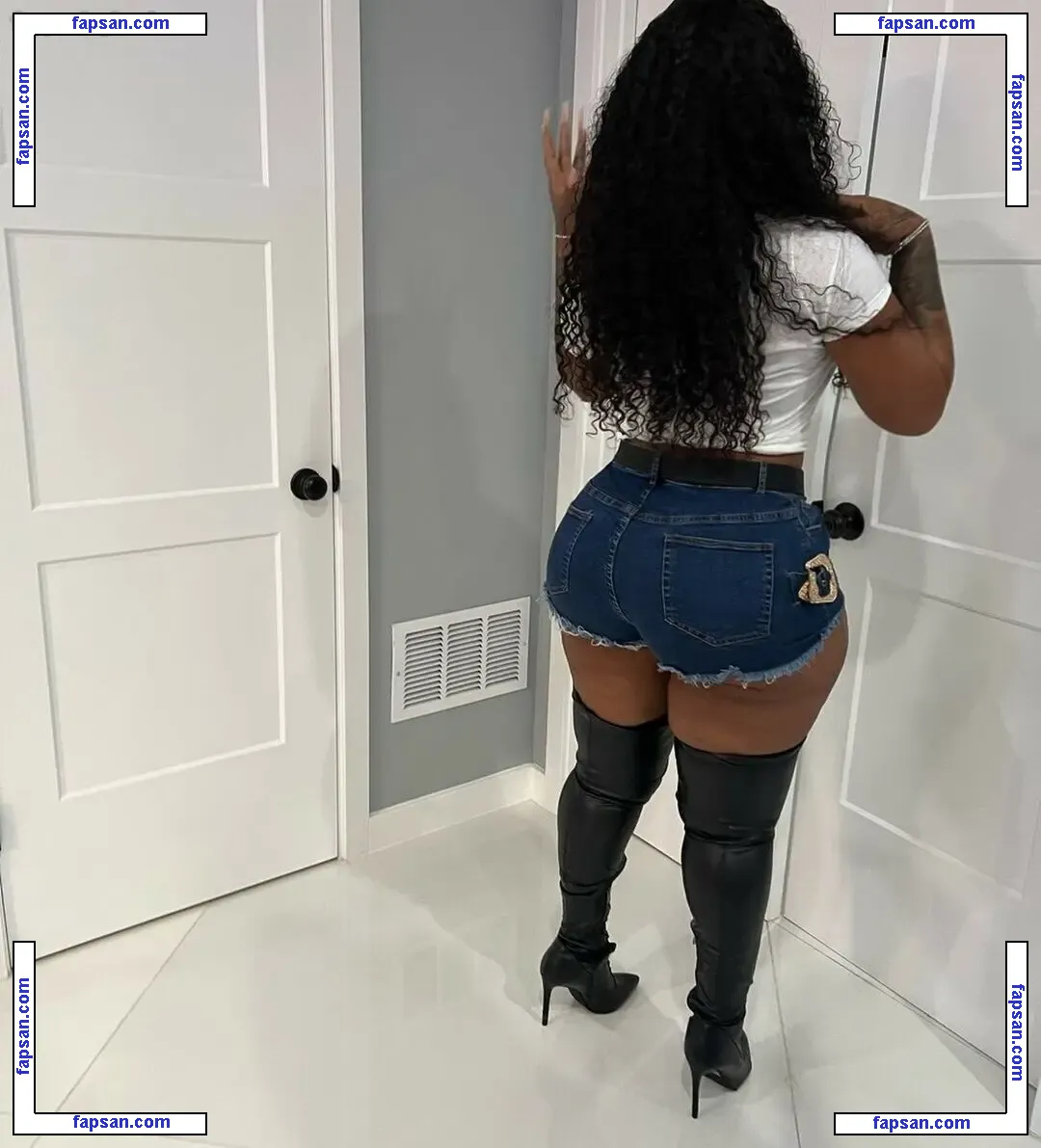 Jhonni Blaze nude photo #0010 from OnlyFans