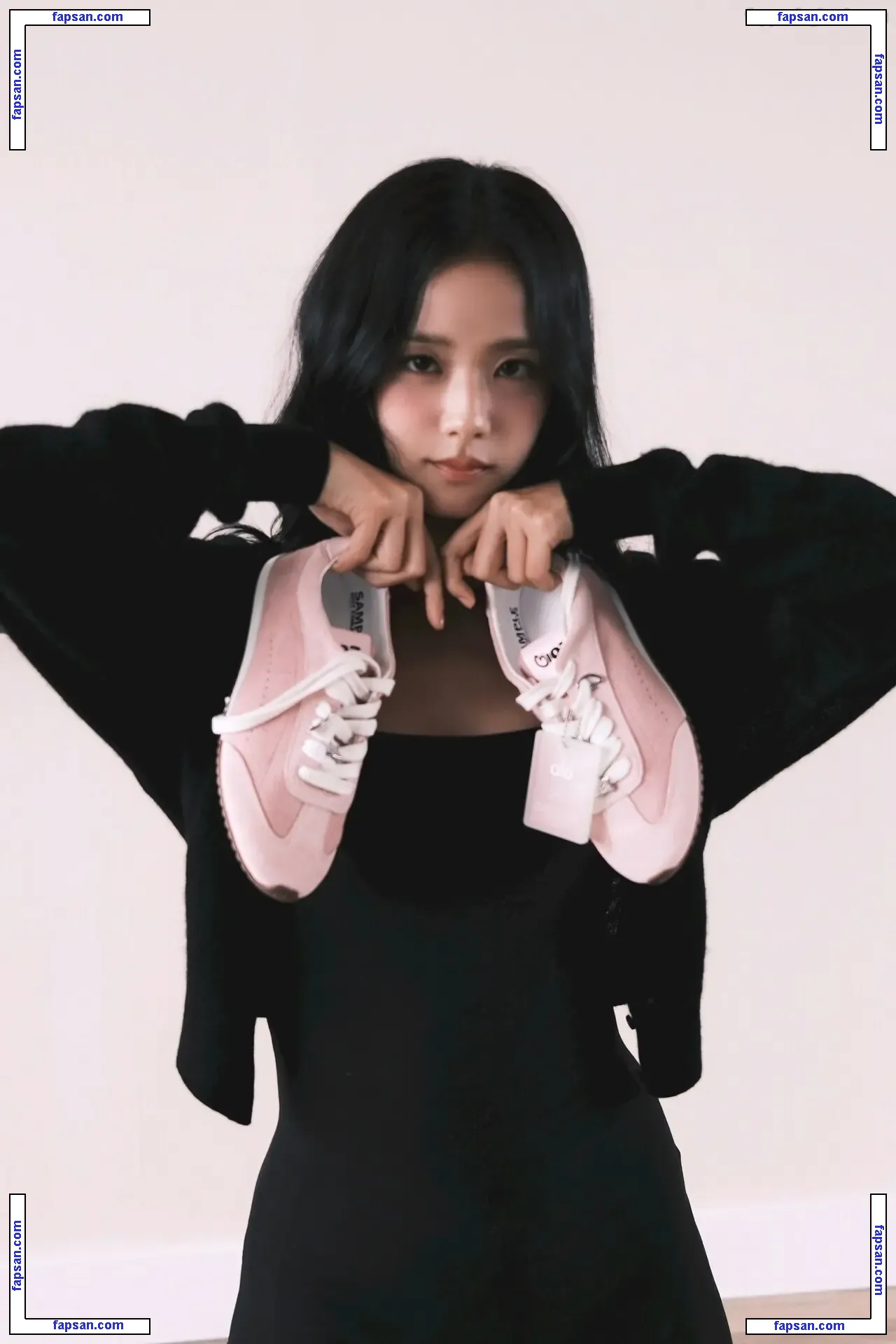 Jisoo nude photo #0475 from OnlyFans