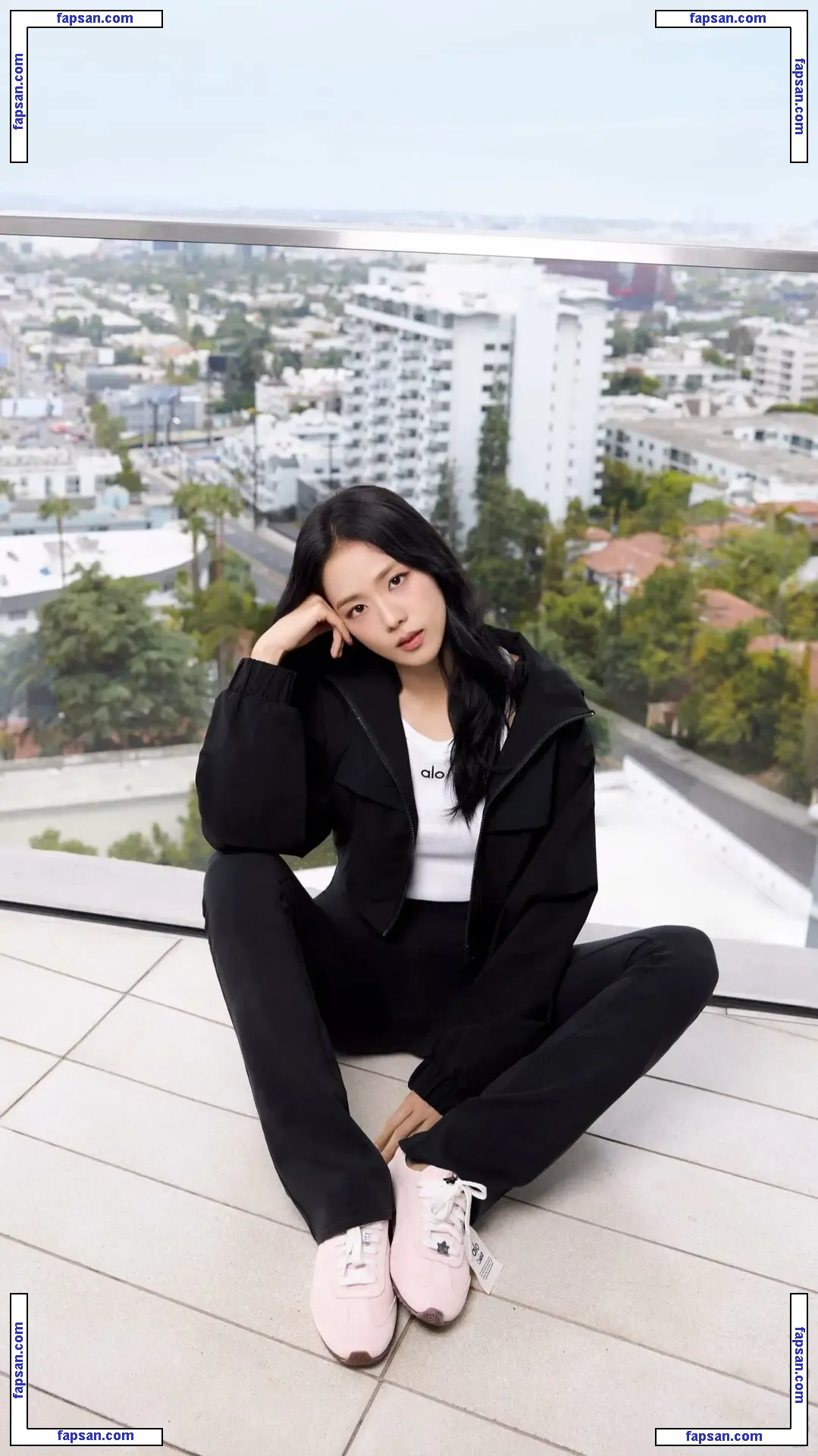 Jisoo nude photo #0485 from OnlyFans