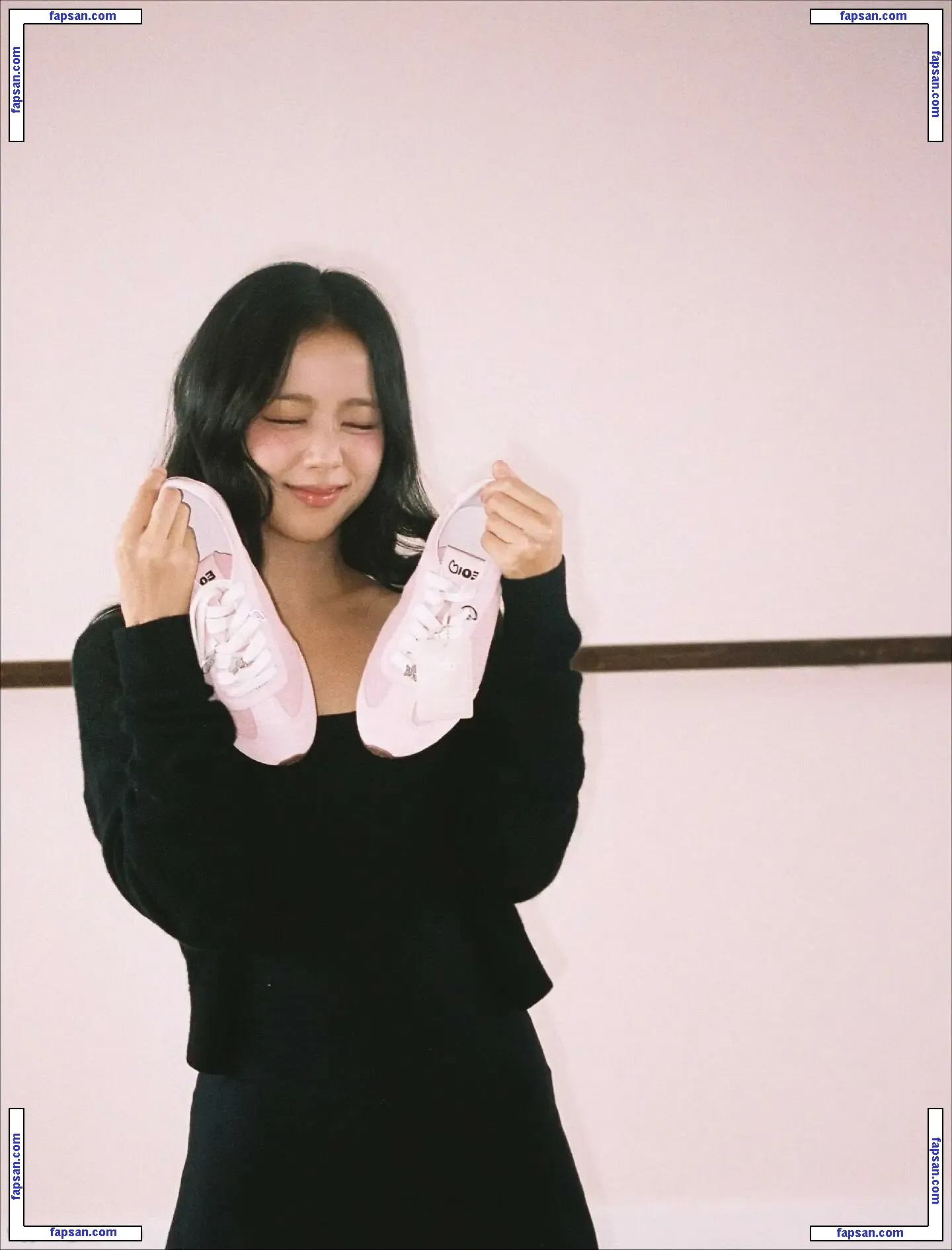 Jisoo nude photo #0488 from OnlyFans