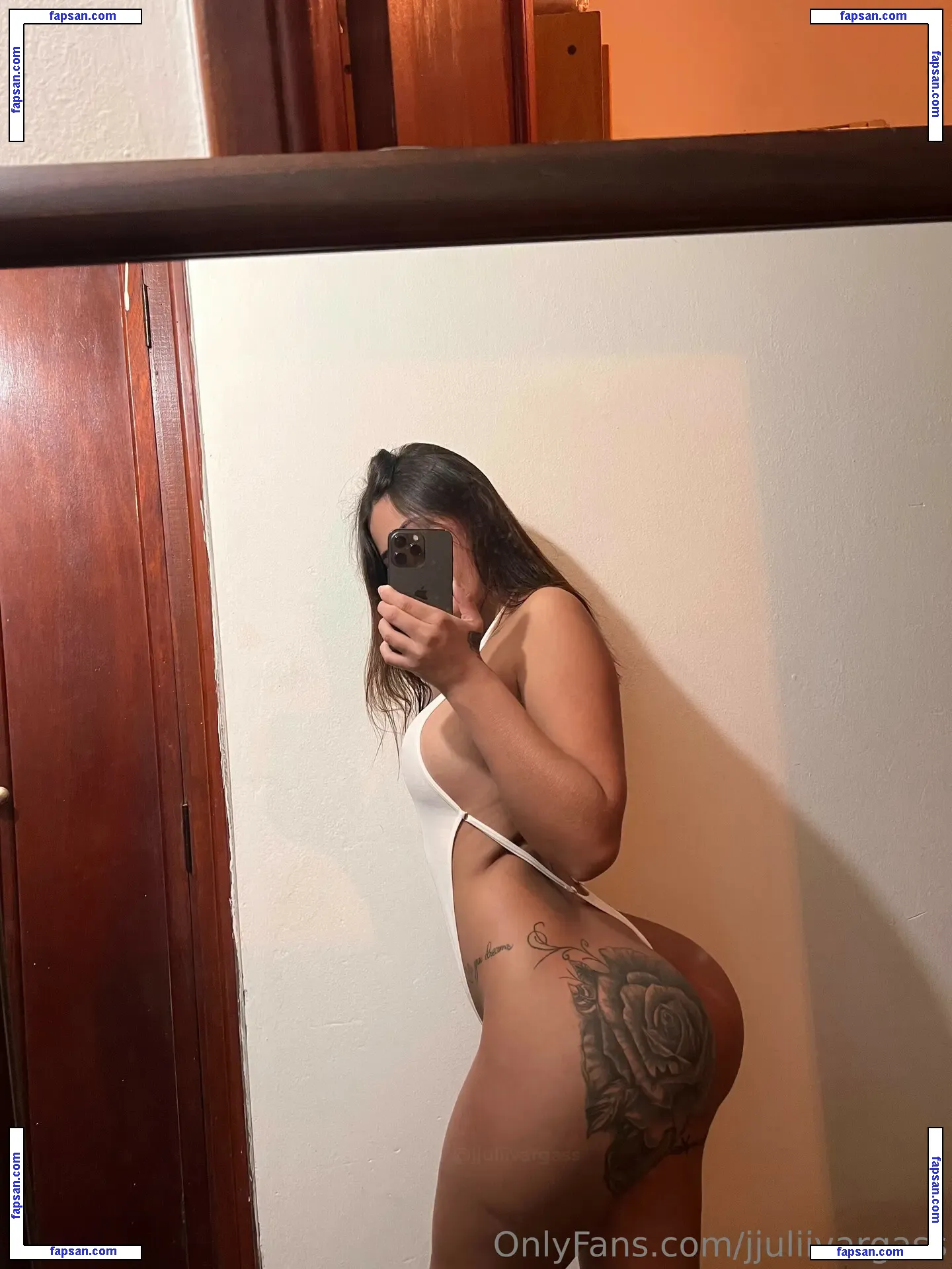 jjuliivargass nude photo #0048 from OnlyFans