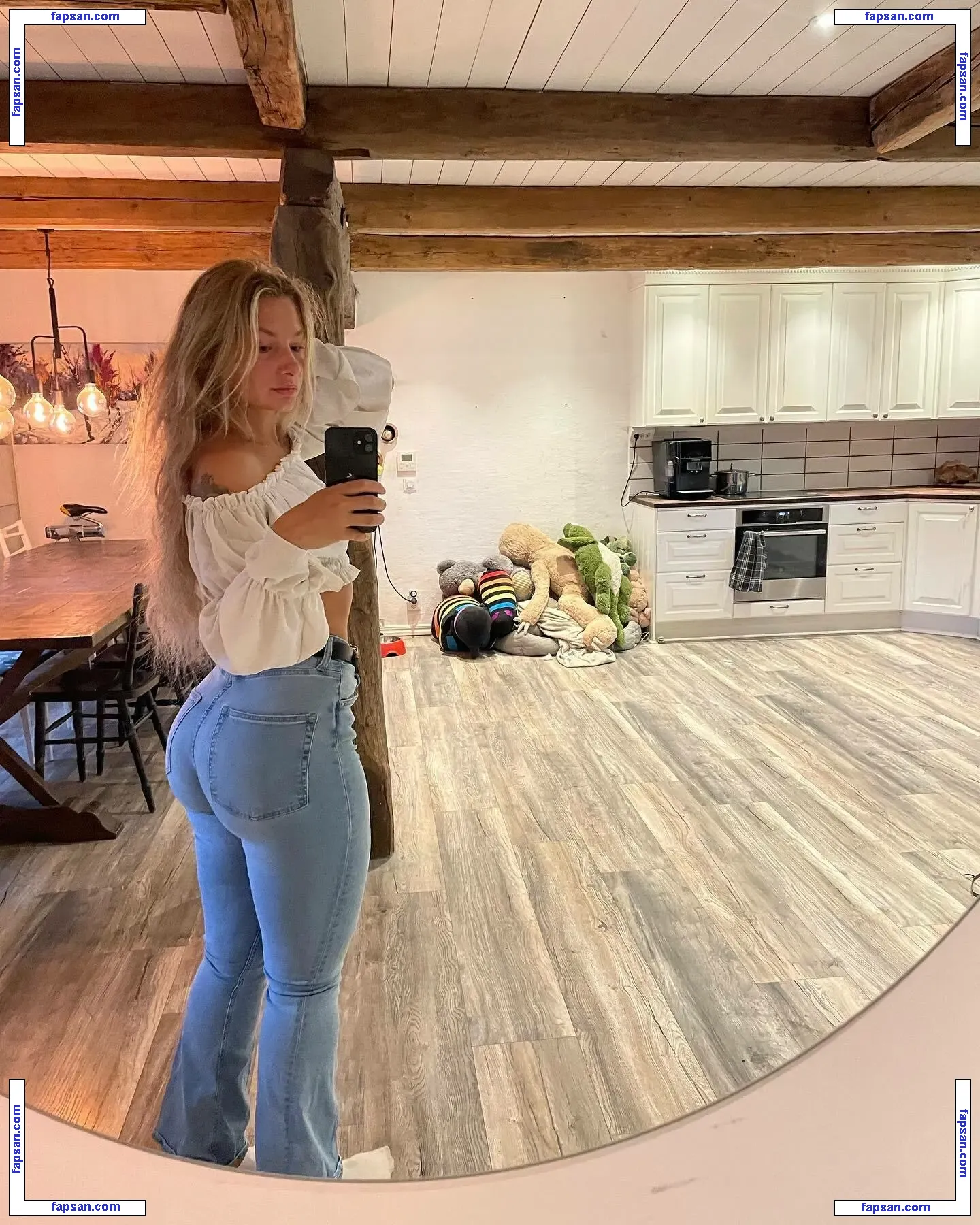 Johanna Juhlin nude photo #0013 from OnlyFans