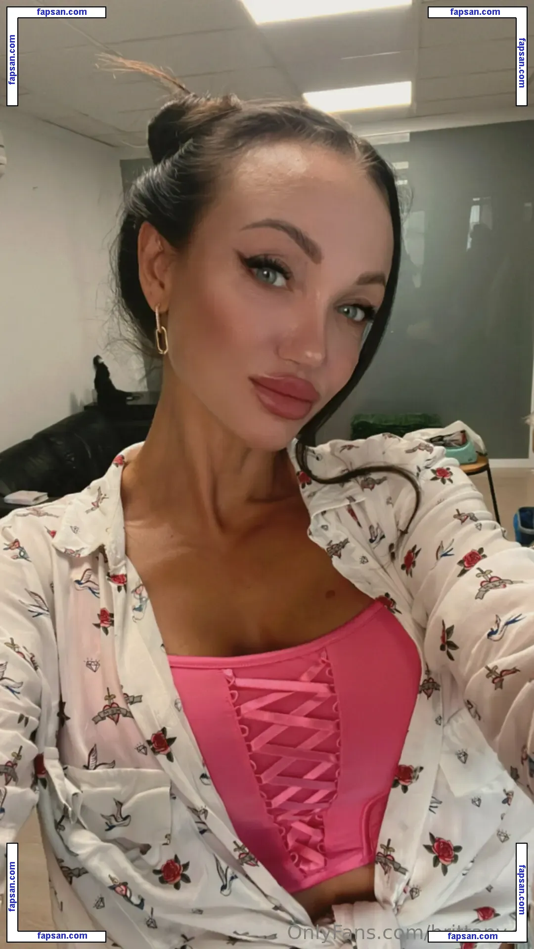 jolie_michelle nude photo #0006 from OnlyFans