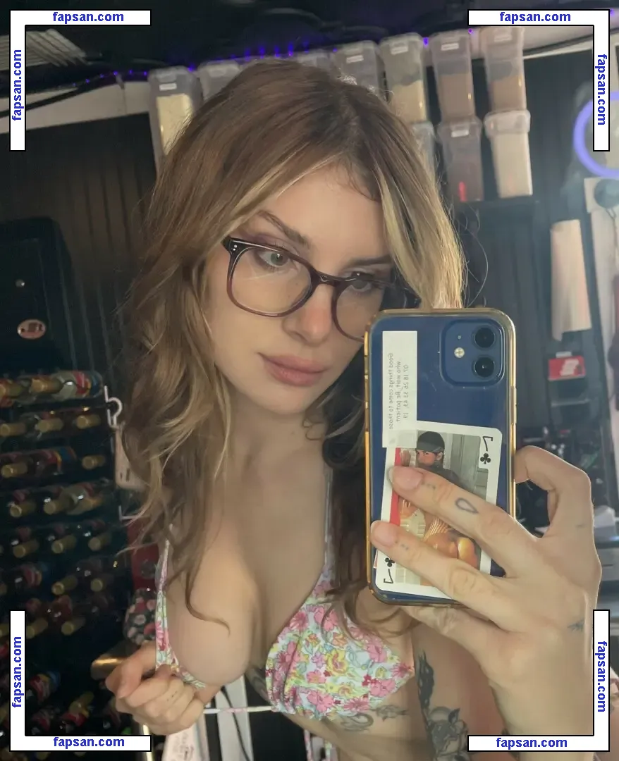 Josiexmoon nude photo #0038 from OnlyFans
