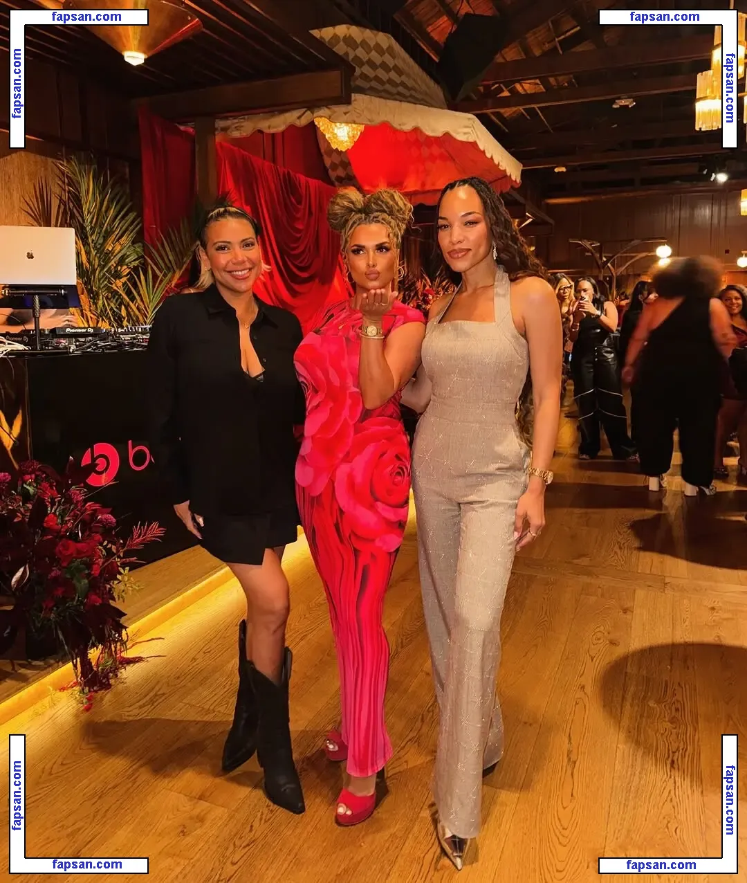 Joy Taylor голая фото #0481 с Онлифанс