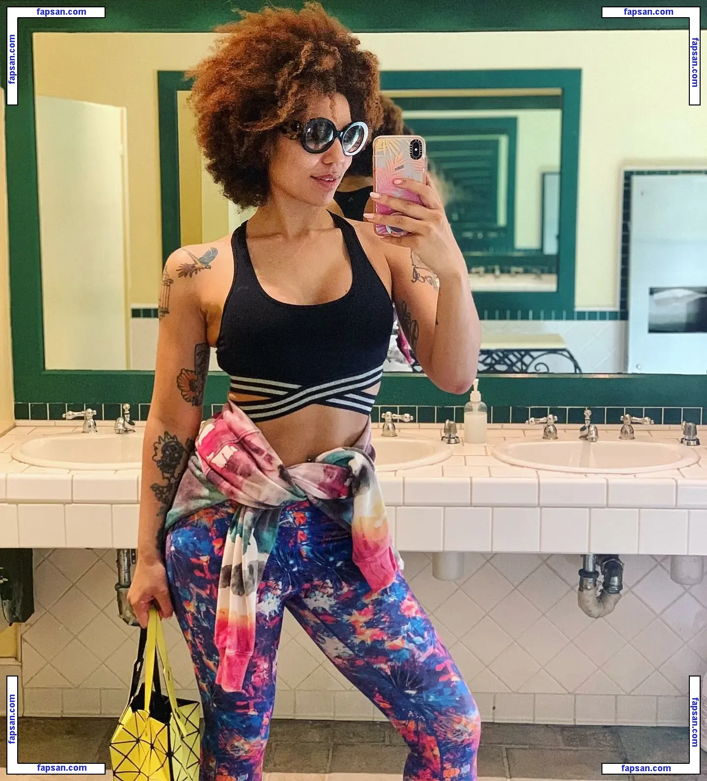 Joy Villa голая фото #0024 с Онлифанс