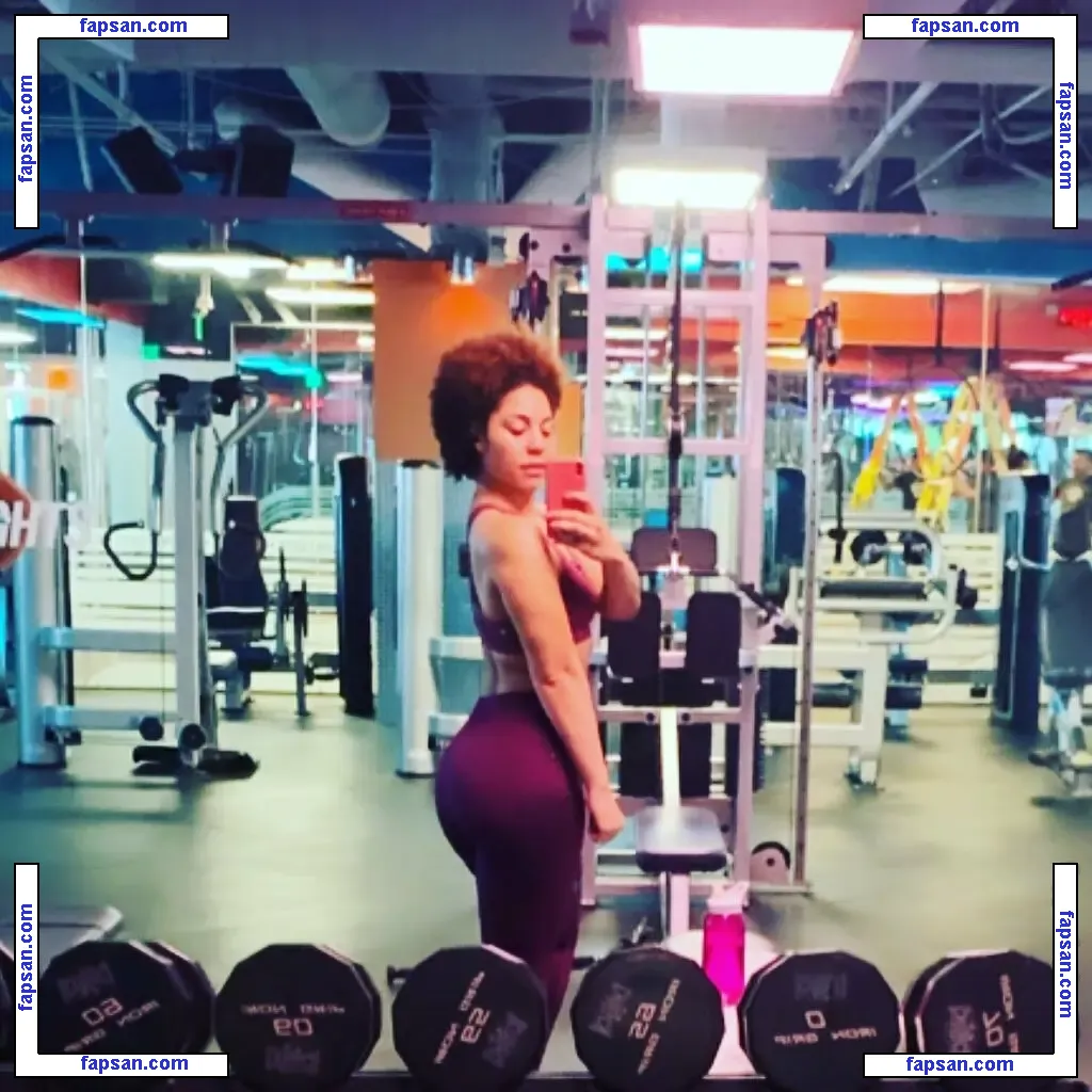 Joy Villa голая фото #0030 с Онлифанс