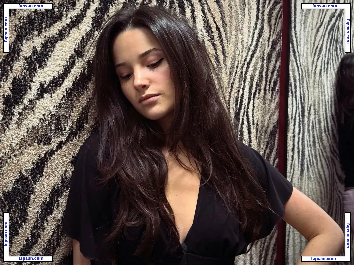 Jules LeBlanc/Annie LeBlanc голая фото #0005 с Онлифанс