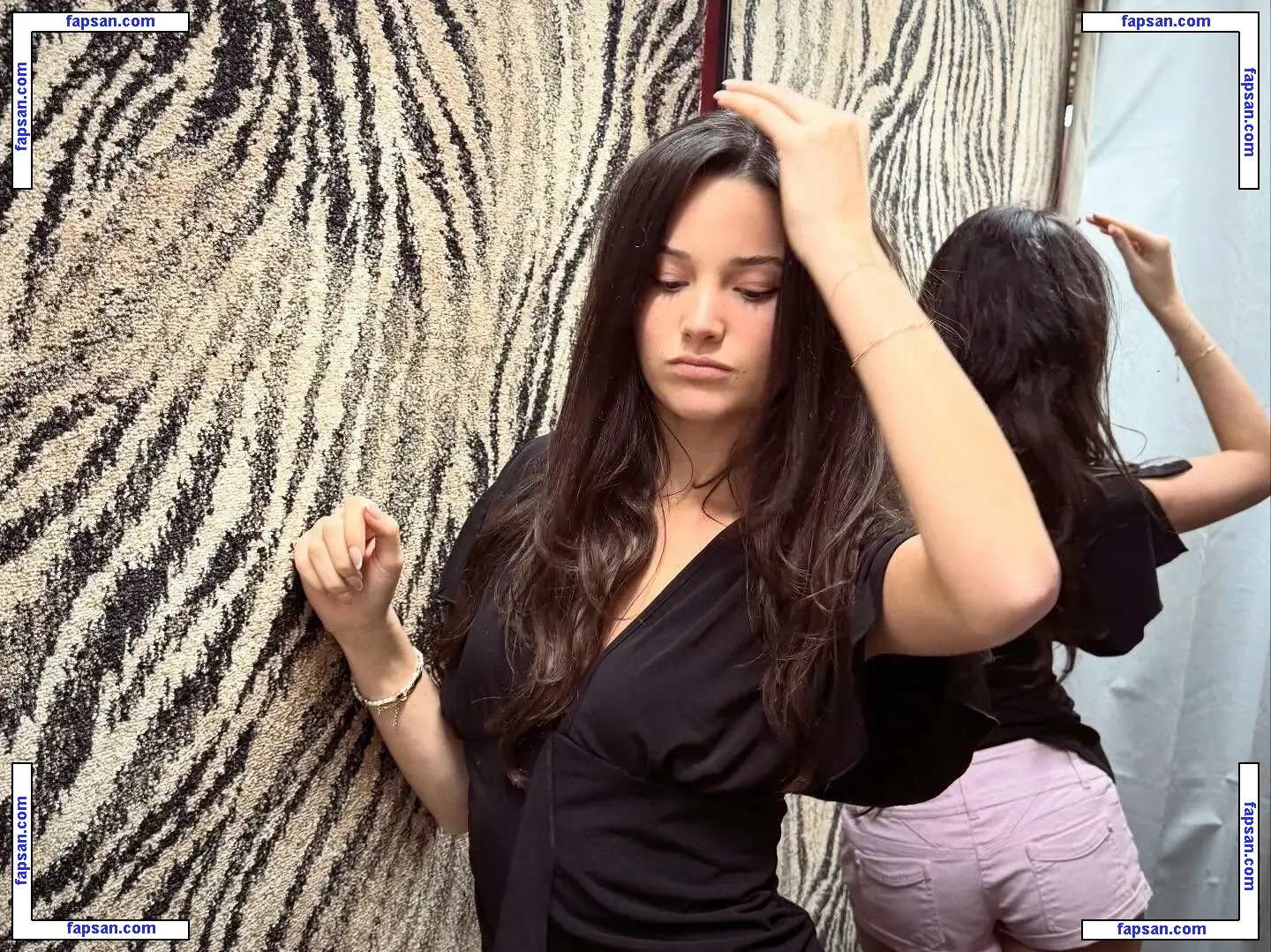 Jules LeBlanc/Annie LeBlanc голая фото #0009 с Онлифанс