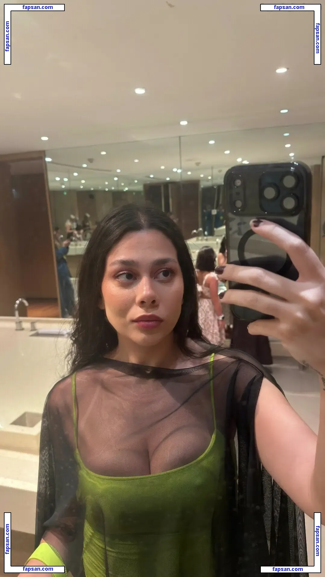 Julia Alvarenga голая фото #0031 с Онлифанс