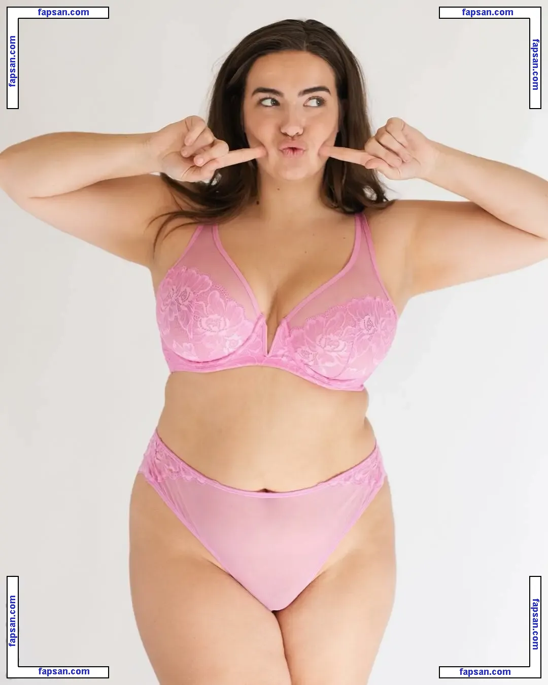 Julia Berit голая фото #0031 с Онлифанс