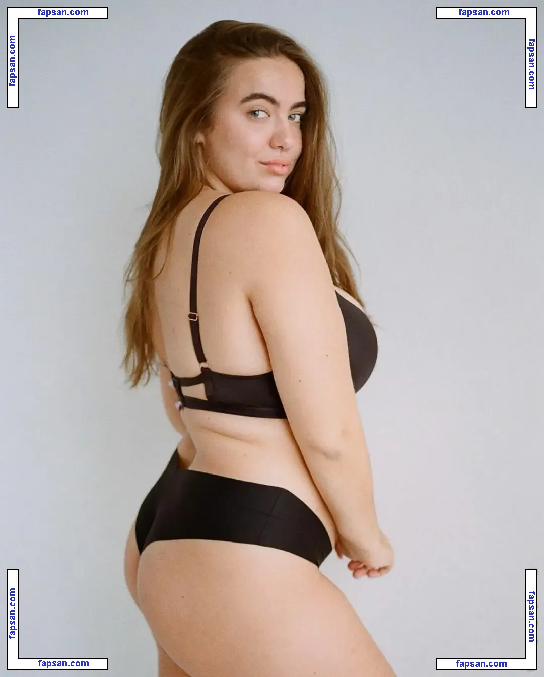 Julia Berit голая фото #0041 с Онлифанс