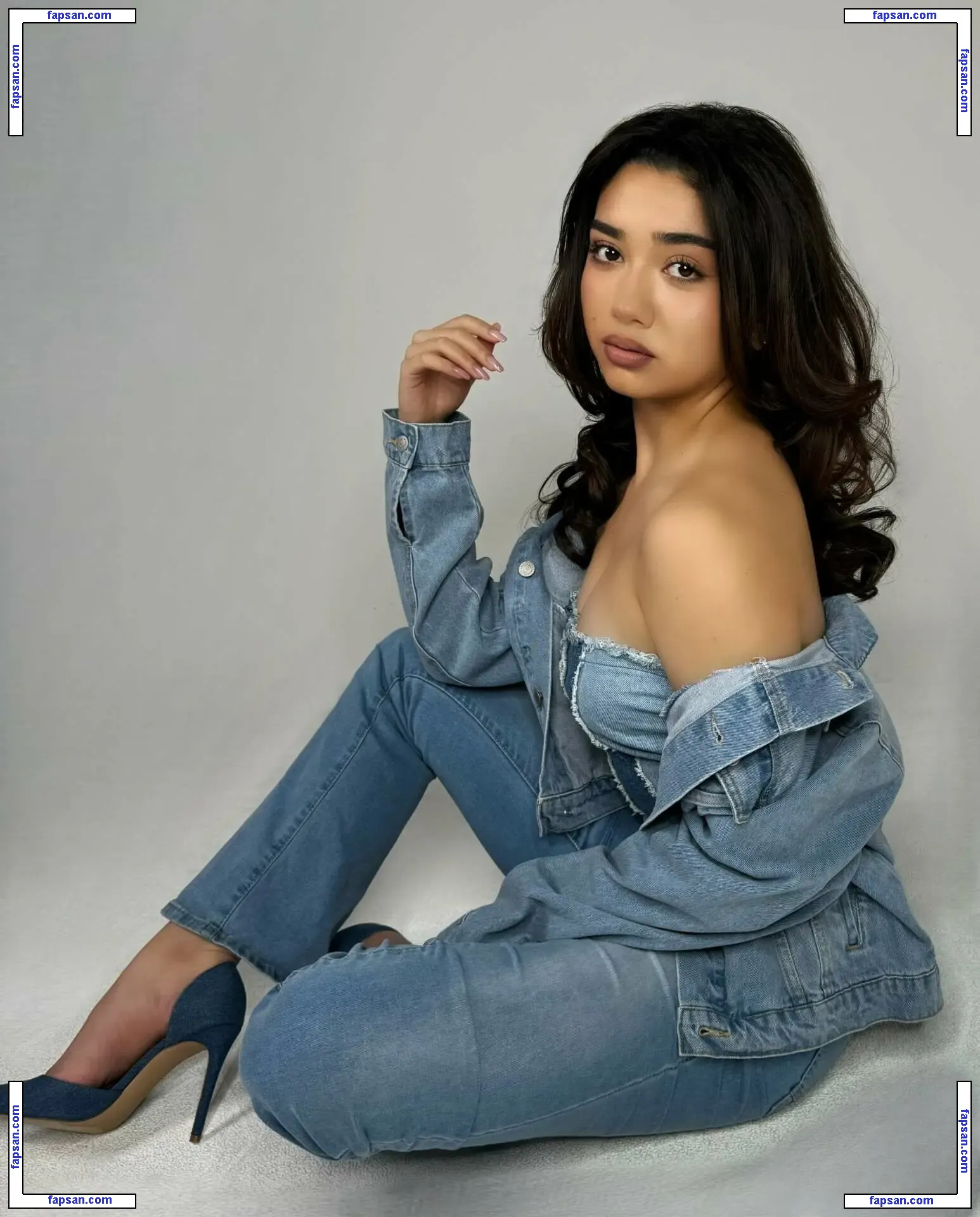 julia.garcia nude photo #0023 from OnlyFans