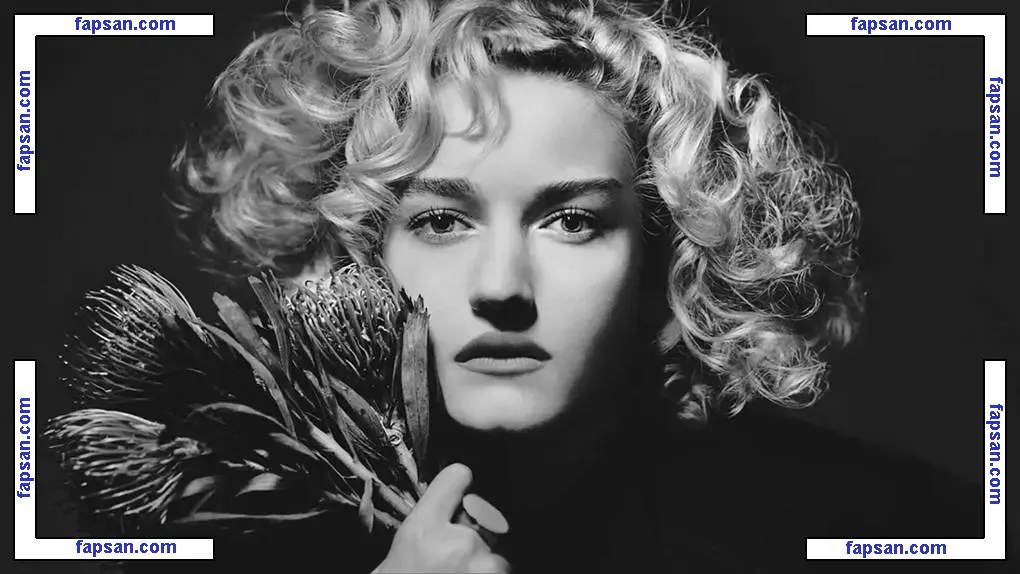Julia Garner nude photo #0002 from OnlyFans