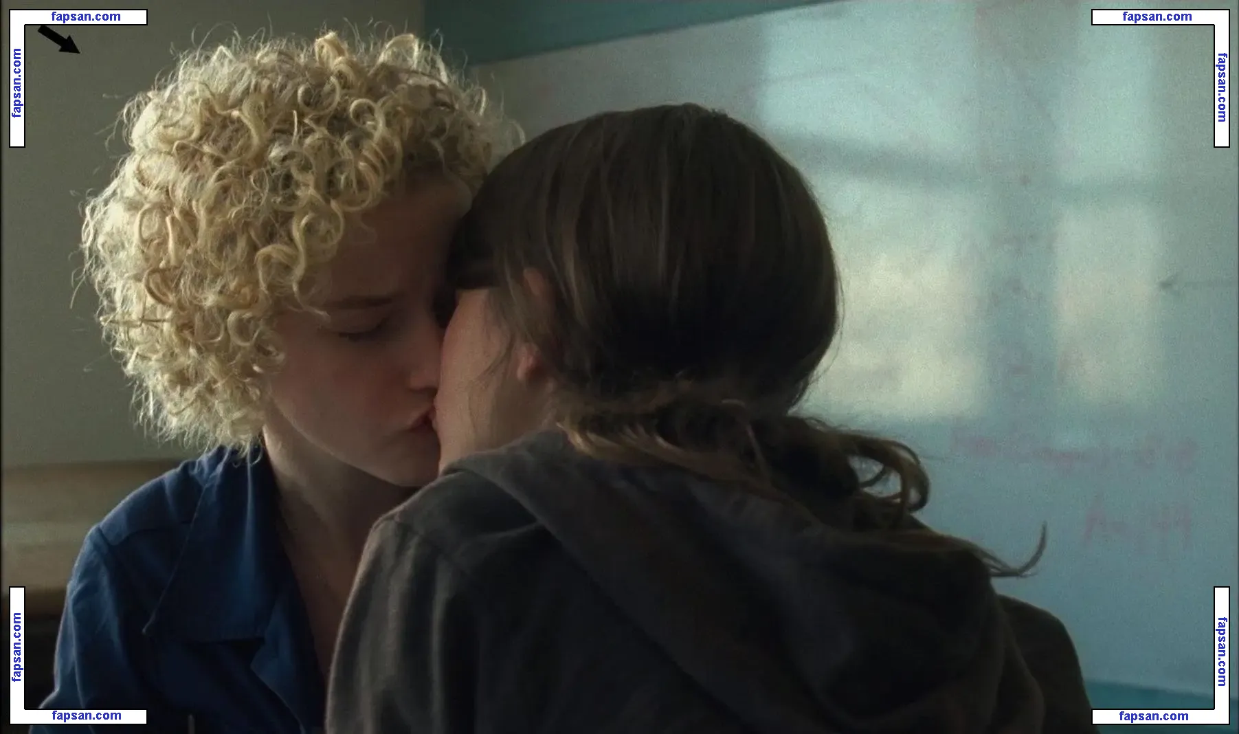 Julia Garner nude photo #0069 from OnlyFans
