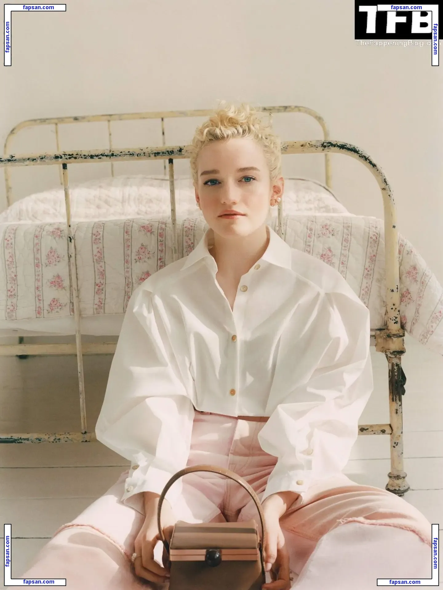Julia Garner nude photo #0077 from OnlyFans