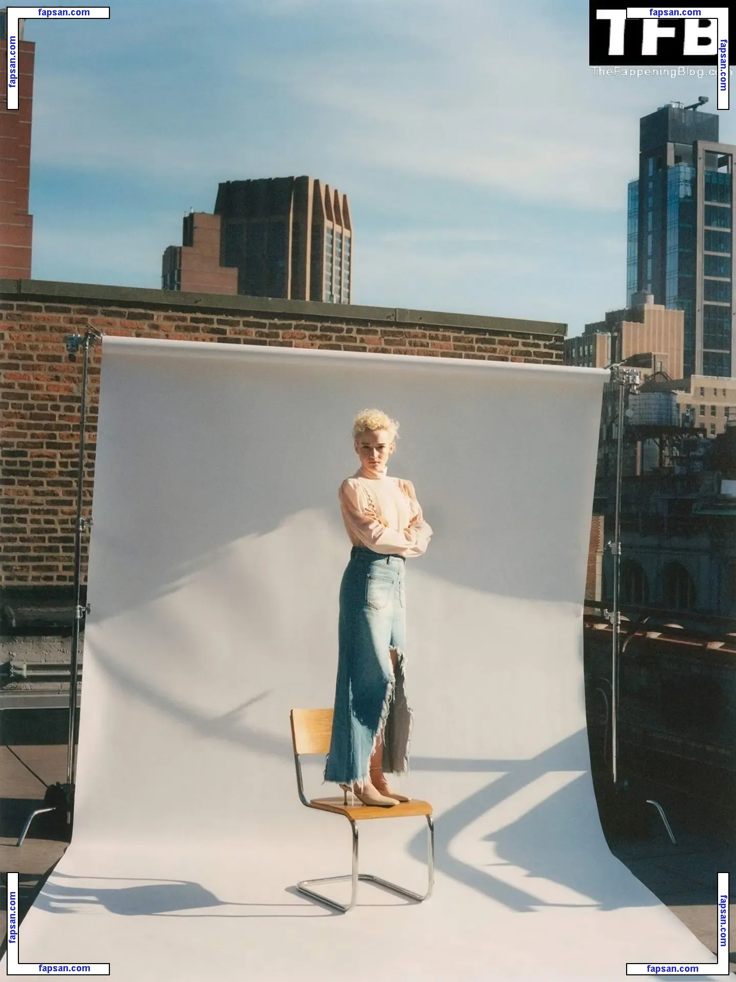 Julia Garner nude photo #0080 from OnlyFans