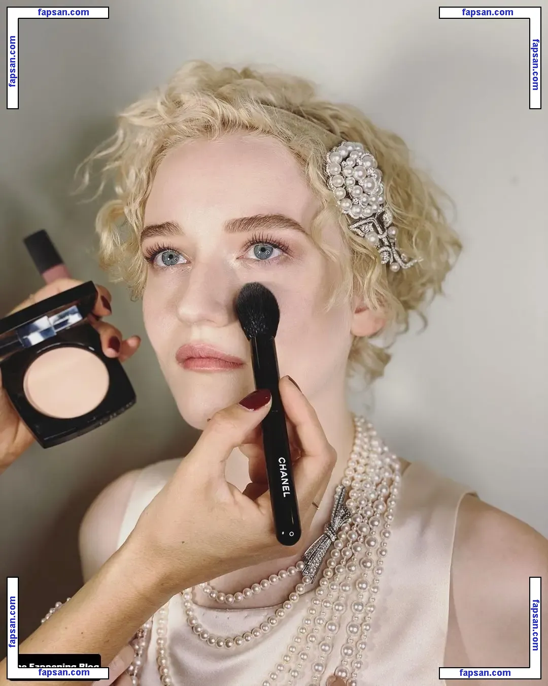 Julia Garner nude photo #0089 from OnlyFans