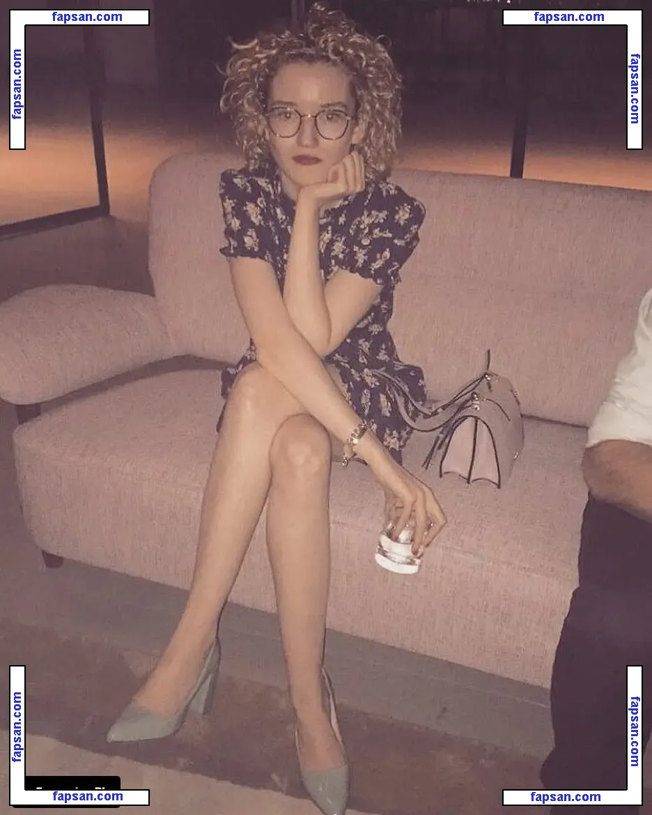 Julia Garner nude photo #0105 from OnlyFans