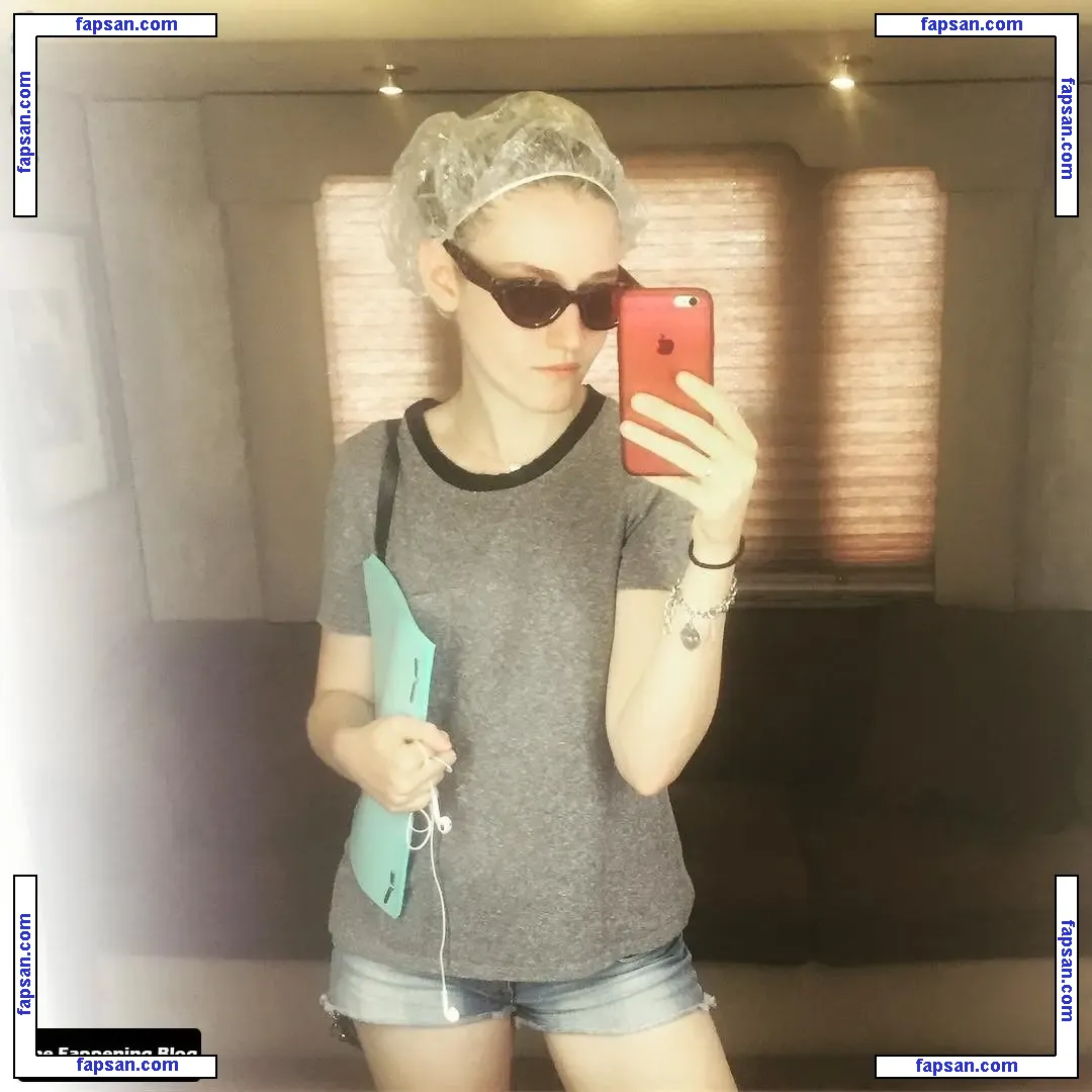Julia Garner nude photo #0112 from OnlyFans