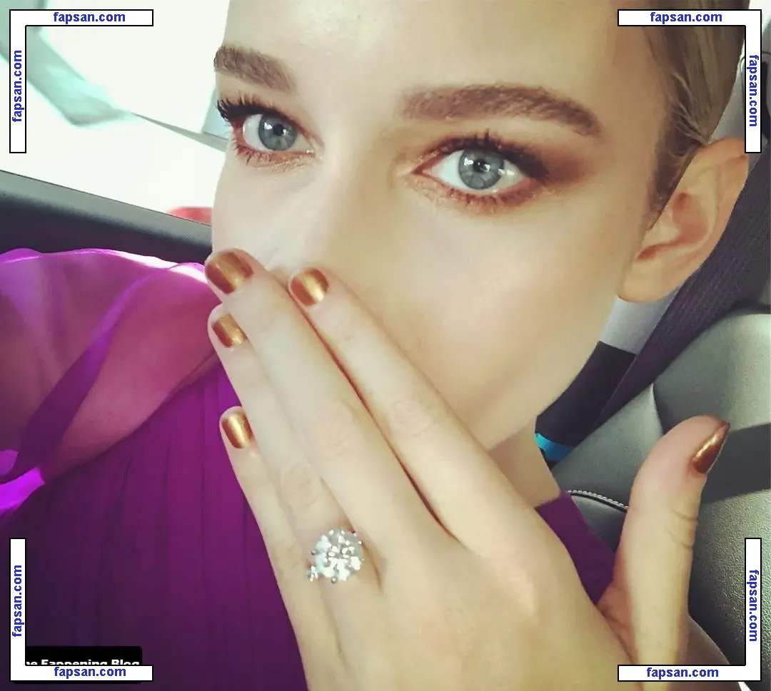 Julia Garner nude photo #0114 from OnlyFans