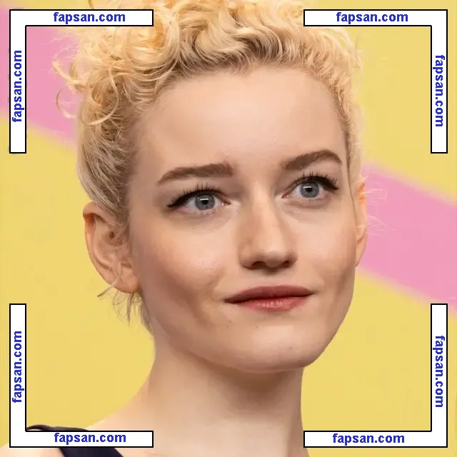 Julia Garner nude photo #0214 from OnlyFans
