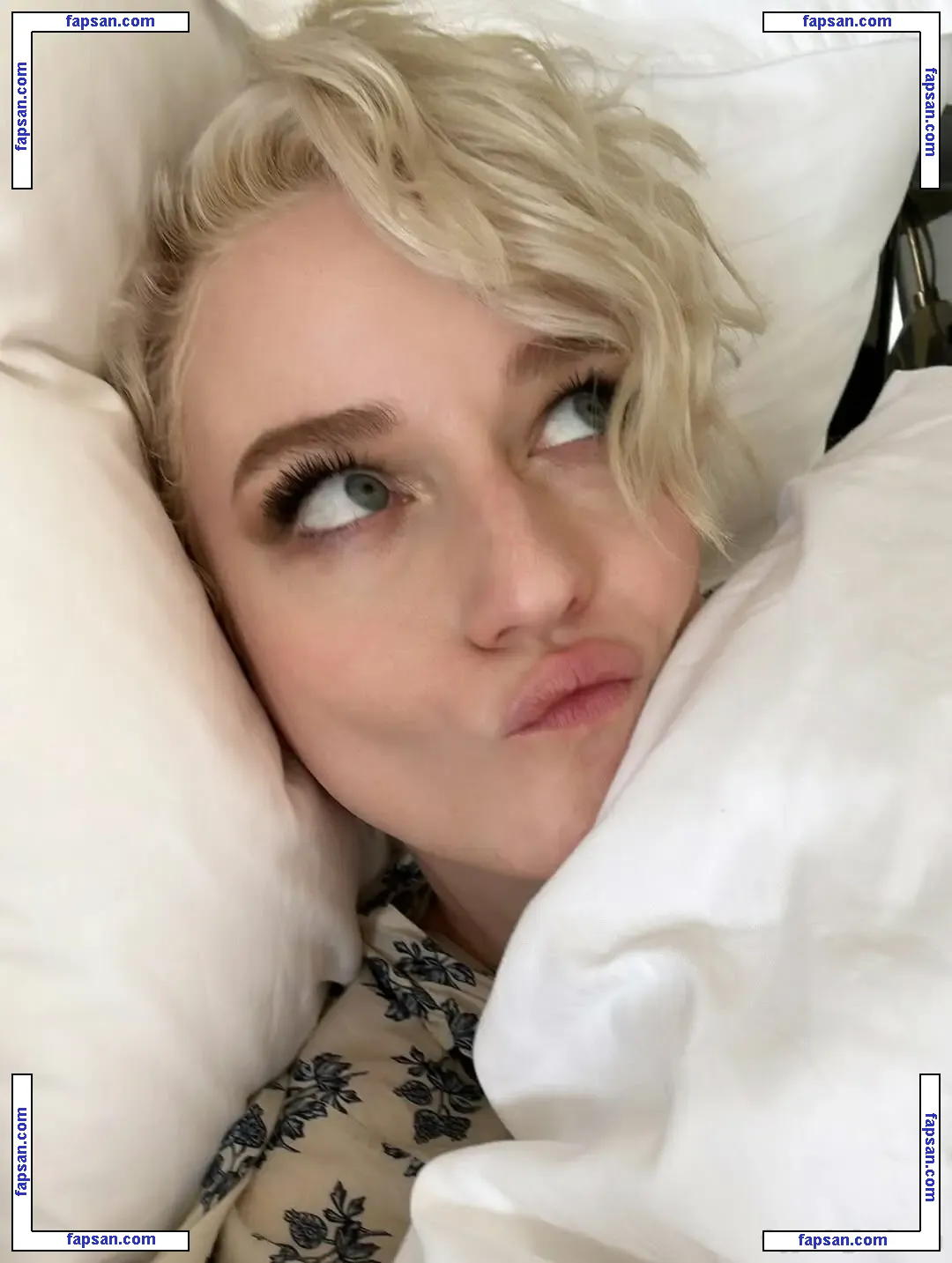 Julia Garner nude photo #0230 from OnlyFans