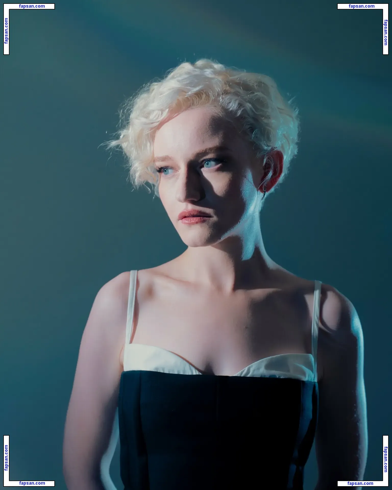 Julia Garner nude photo #0234 from OnlyFans