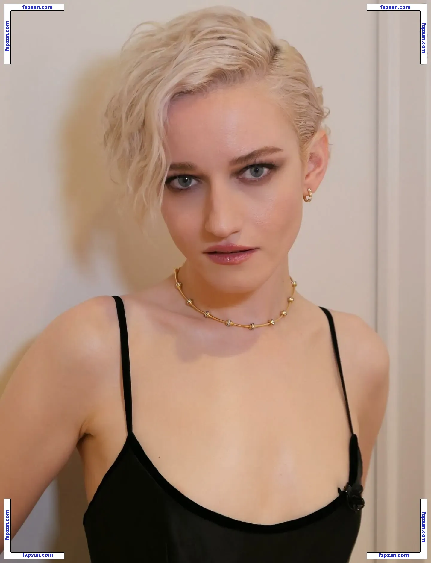 Julia Garner nude photo #0237 from OnlyFans