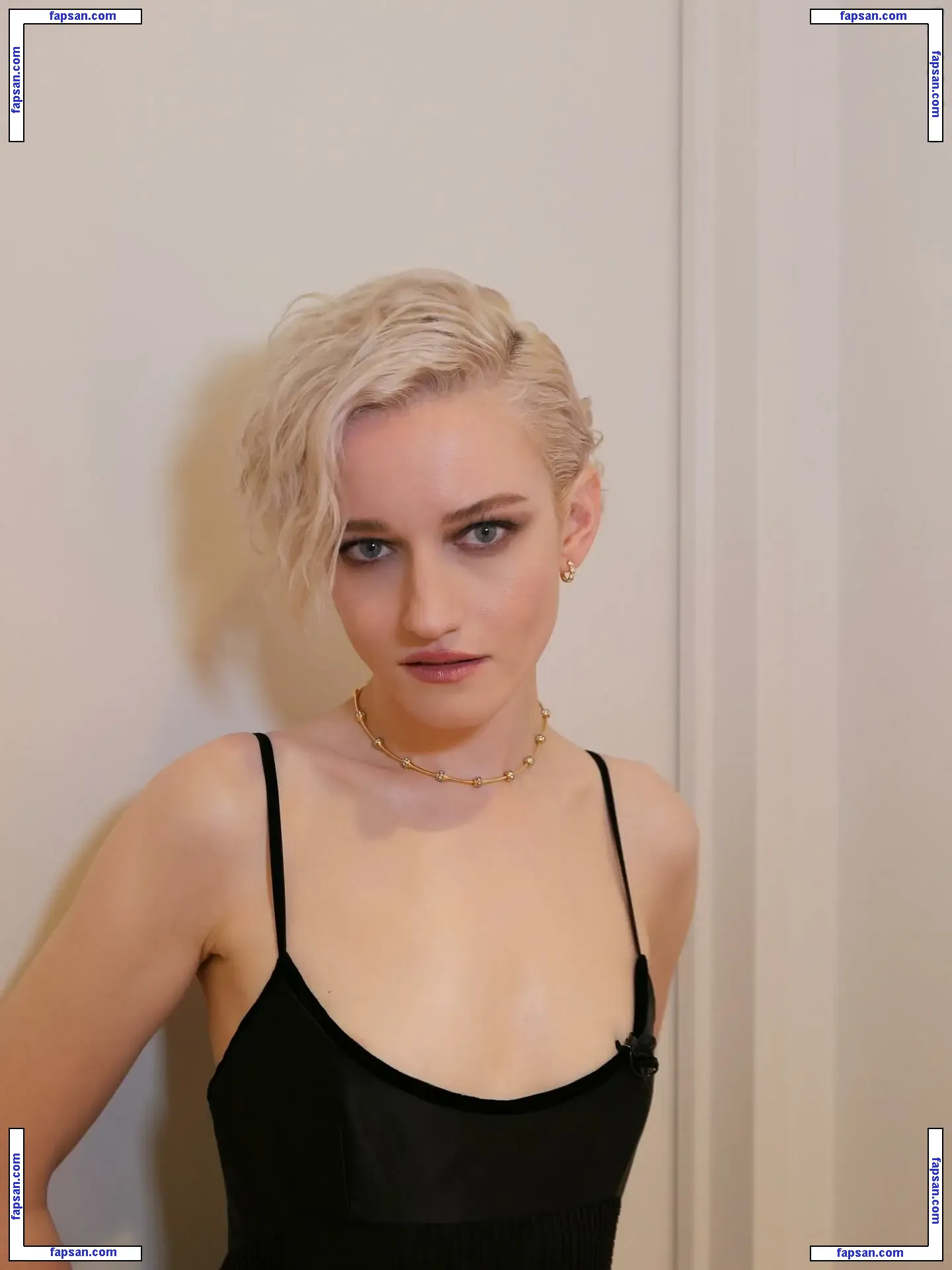 Julia Garner nude photo #0241 from OnlyFans
