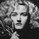Julia Garner nude #0002