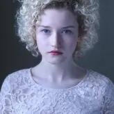 Julia Garner голая #0167