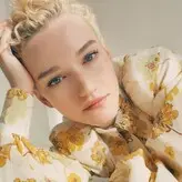 Julia Garner голая #0177