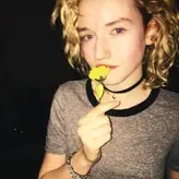 Julia Garner голая #0183